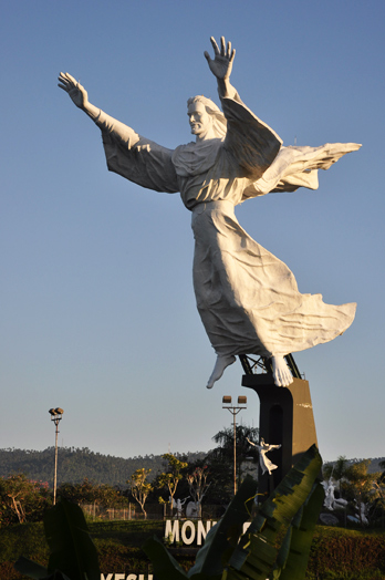 Monument Yesus Memberkati Manado