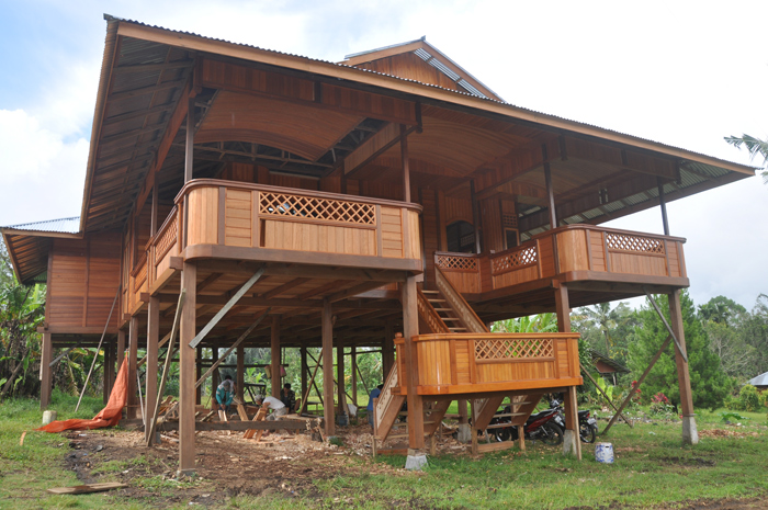 Traditional Minahasan house industry in Woloan village, Tomohon 